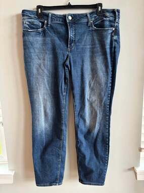 Silver Jeans Co. Suki Mid Rise Straight Curvy Jeans Size 20/31 Faded Indigo Wash
